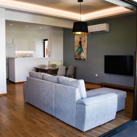 Βright Walled Designed Apt In Glyfada Center Atena Exterior foto