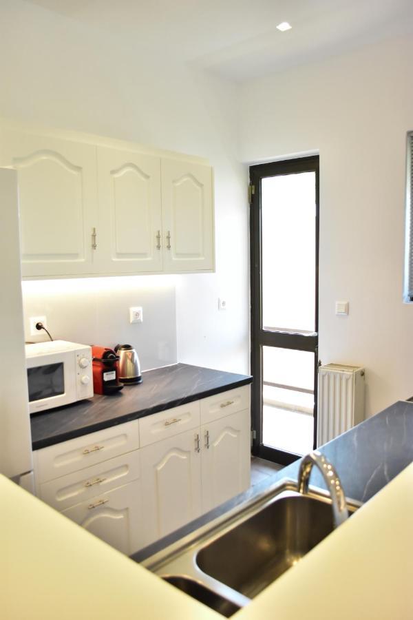 Βright Walled Designed Apt In Glyfada Center Atena Exterior foto