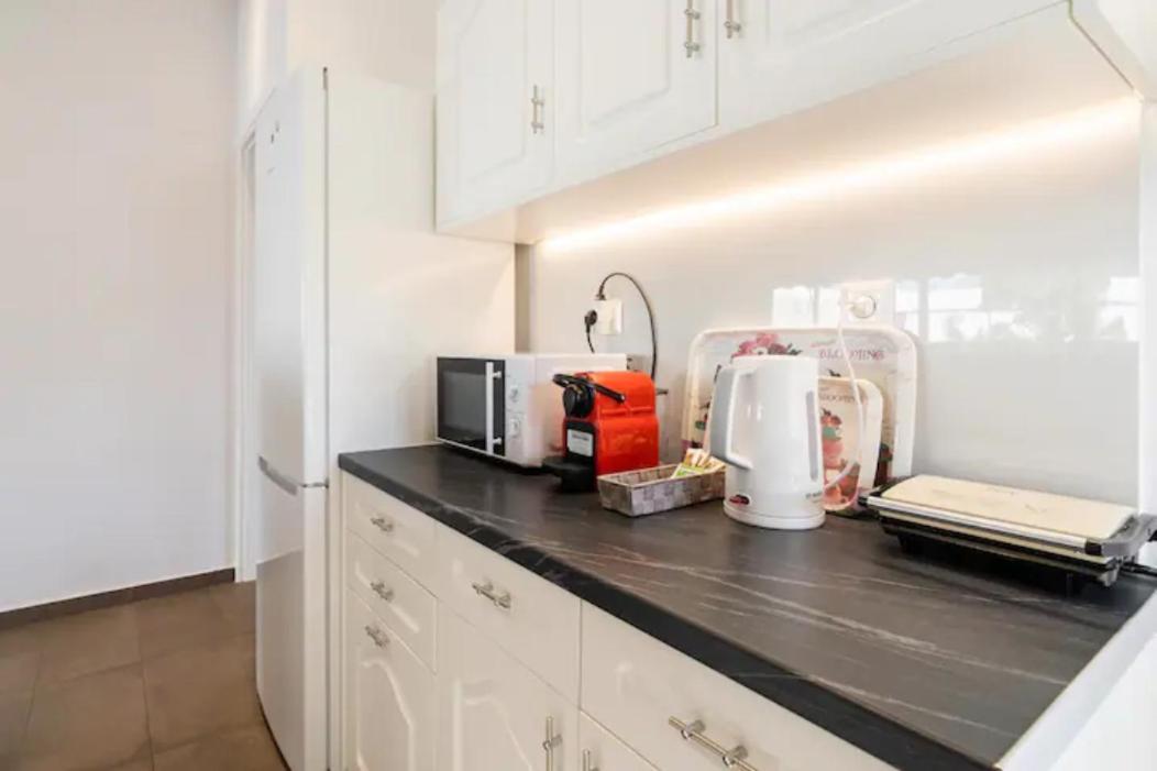 Βright Walled Designed Apt In Glyfada Center Atena Exterior foto