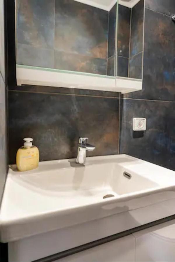 Βright Walled Designed Apt In Glyfada Center Atena Exterior foto